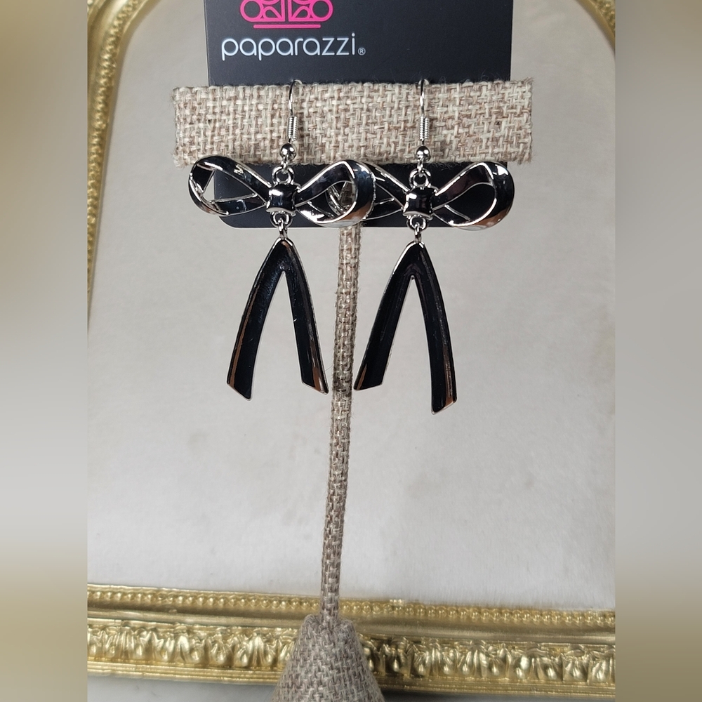Paparazzi Silver Bow Earrings